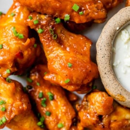 air fryer chicken wings with buffalo sauce