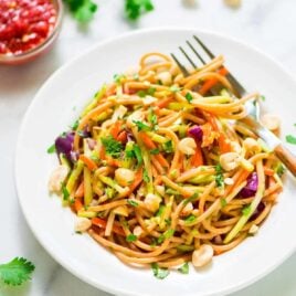 Asian Noodle Salad with Peanut Dressing. This is the BEST cold pasta salad recipe! Whole wheat pasta mixed with crunchy veggies in a sweet and spicy peanut sauce. Packed with flavor, healthy, and filling too! @wellplated