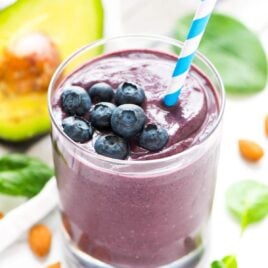 Hydrating Blueberry Banana Avocado Smoothie for glowing skin! With antioxidants and healthy fats from ingredients like spinach, blueberries, almond milk, avocados, and flax, this green smoothie is DELICIOUS and a natural way to promote beauty and health. Recipe at wellplated.com | @wellplated