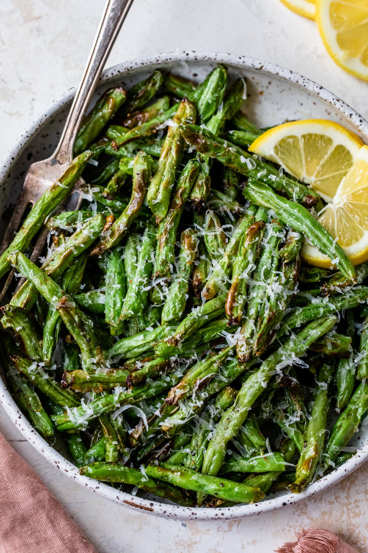 a bowl of the best easy air fryer green beans