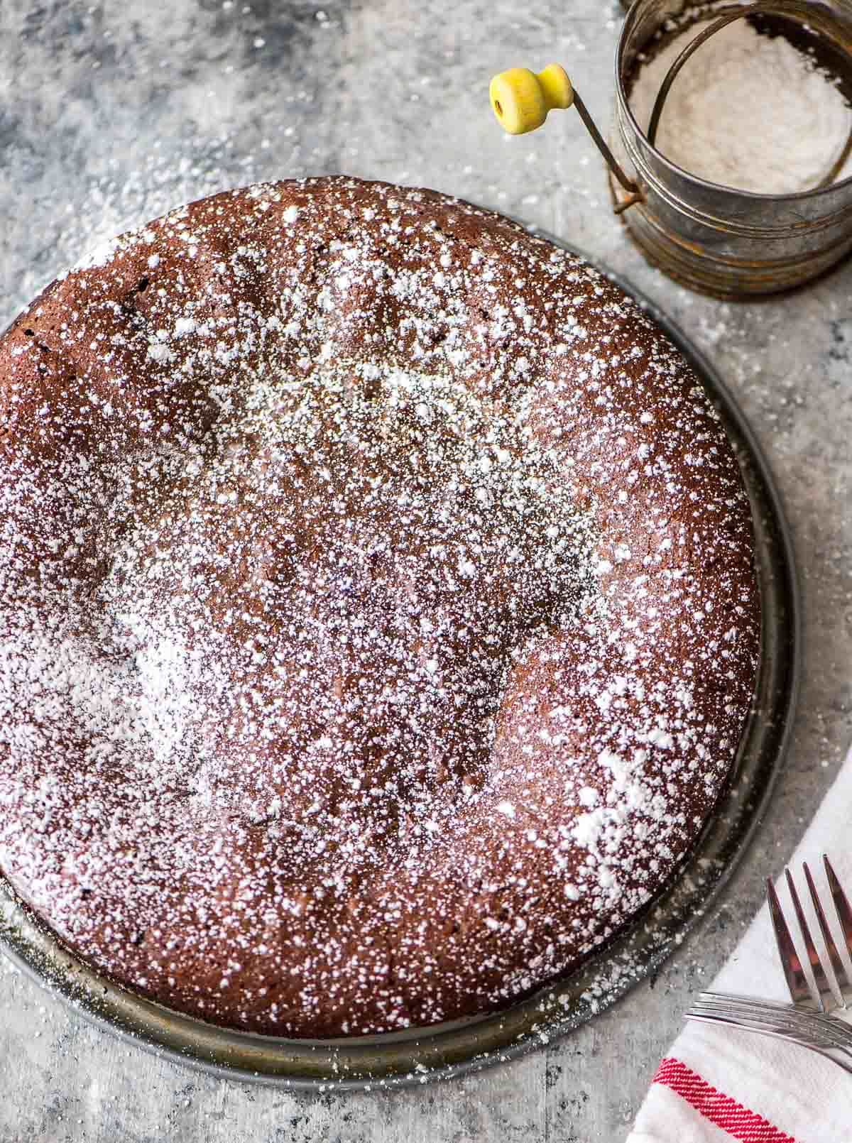Flourless Chocolate Torte – Easy and impressive! Silky smooth, ultra chocolaty, and easy to make ahead! The perfect party dessert. Recipe at wellplated.com | @wellplated