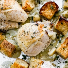 sheet pan chicken thighs with onions and croutons