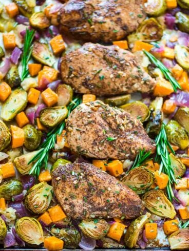 ONE PAN Chicken Dinner with Sweet Potatoes, Apples and Brussels Sprouts. Delicious, healthy, and no clean up! @wellplated