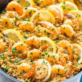 Lemon Garlic Shrimp with Quinoa — Quick, easy, and healthy! Shrimp sautéed with lemon and garlic, and everything cooks in ONE PAN, even the quinoa. {gluten free and dairy free} Recipe at wellplated.com | @wellplated