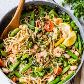 easy garlic pasta shrimp homemade with vegetables