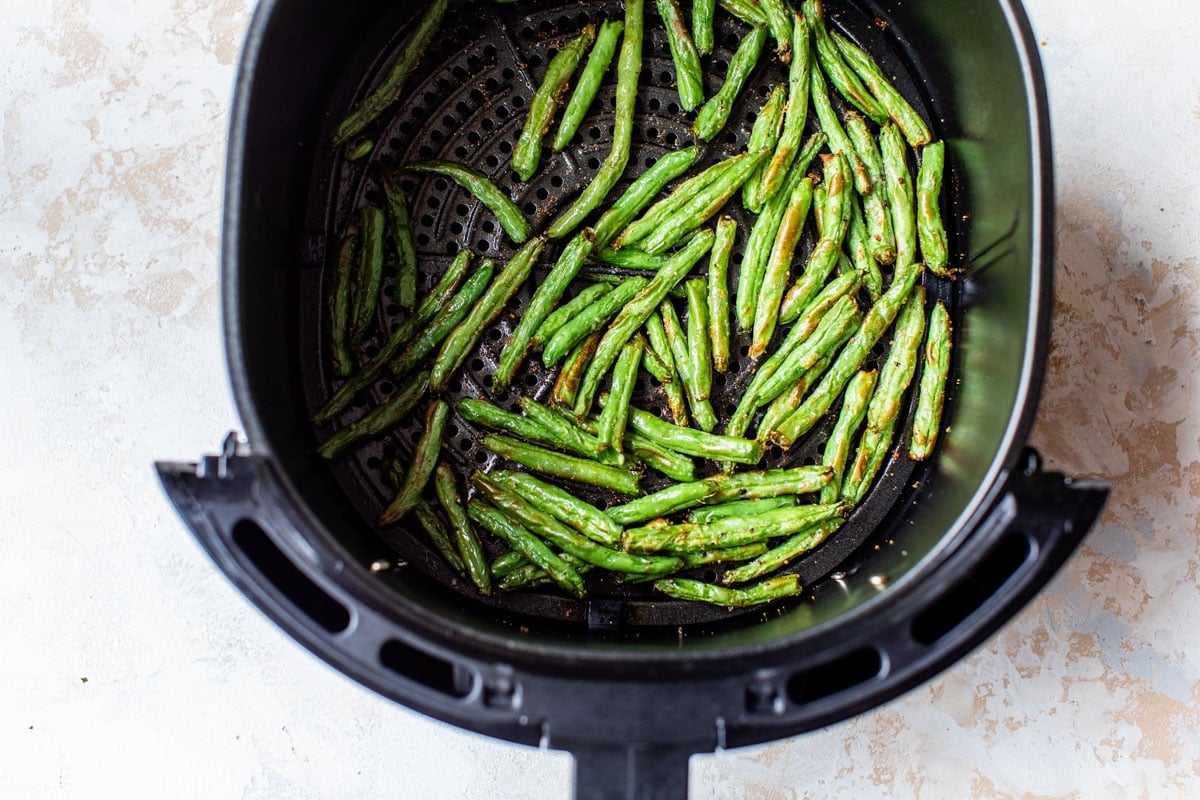 easy air fryer green beans in air fryer basket