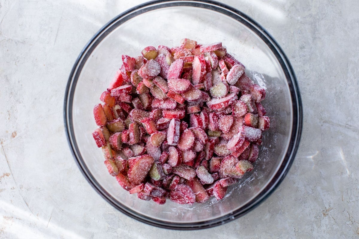 fresh rhubarb pie recipe with rhubarbs in a bowl