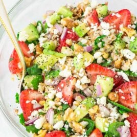 Full of spinach, feta, avocado, and lots of fresh strawberries, this Strawberry Farro Salad makes a perfect summer meal. Tossed in a balsamic poppy seed dressing. YUM! @wellplated