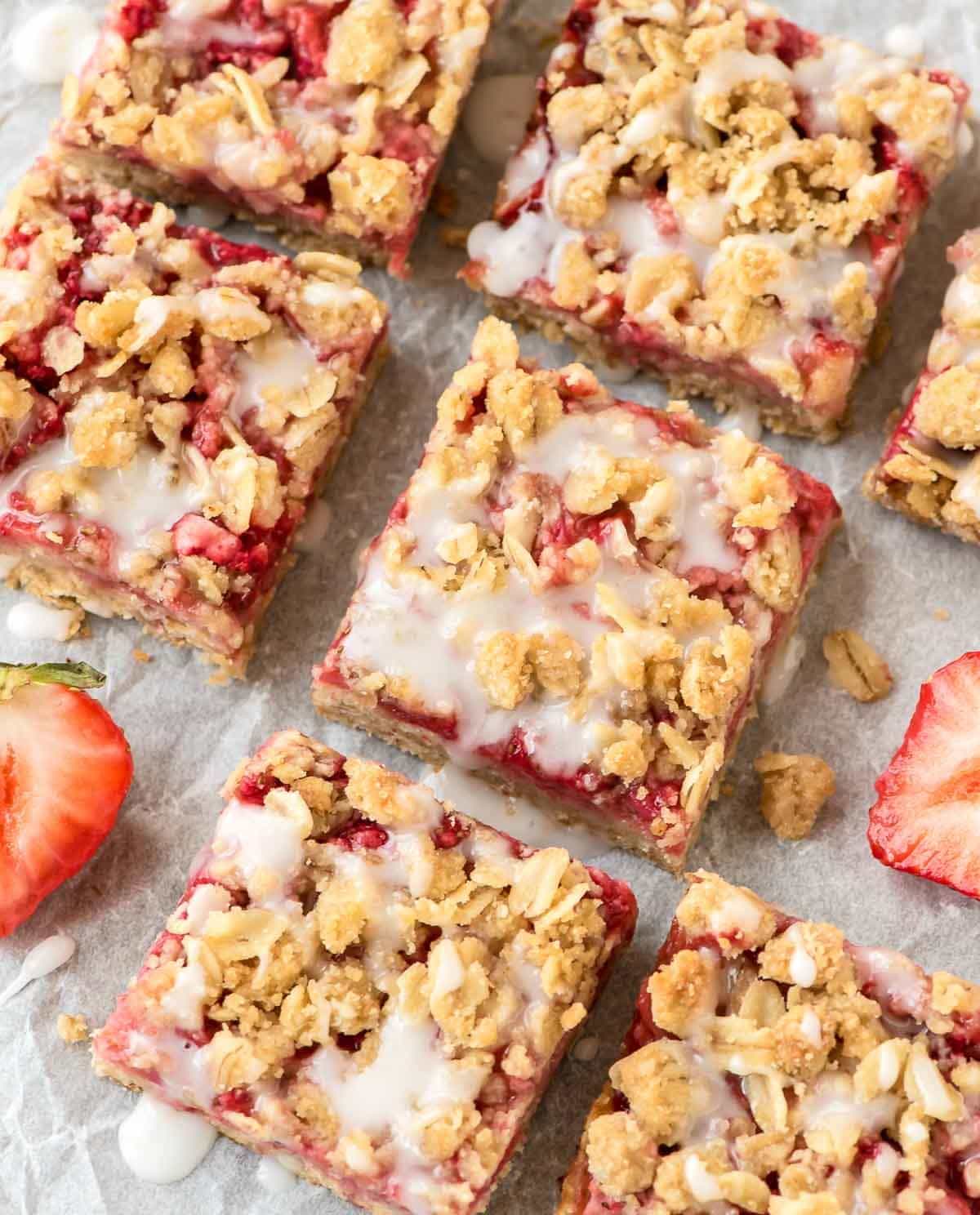 These are the easiest and best Strawberry Oatmeal Bars! Made in one bowl with a buttery crumb topping, sweet fresh strawberry filling, and vanilla glaze. Recipe uses 100% whole grains, so they are healthy enough for a snack but sweet enough for dessert! @wellplated